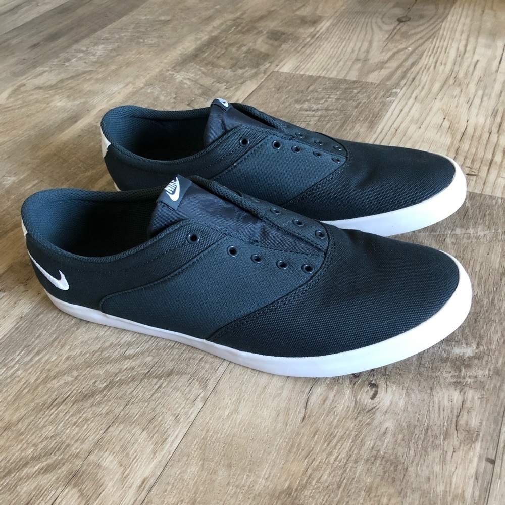 NIKE Women’s Navy Slip On.